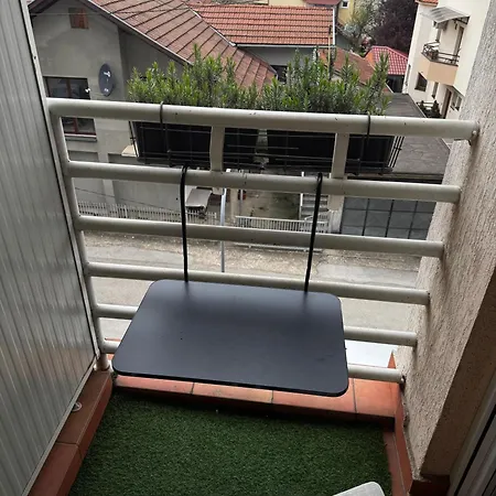 Good Host *