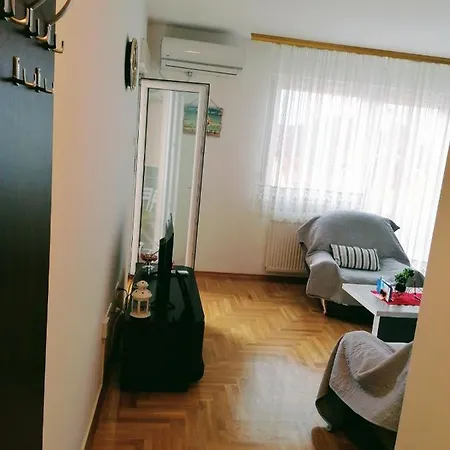 Good Host באניה לוקה